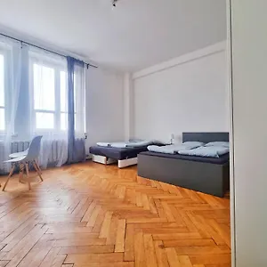 In Old Town Apartamento